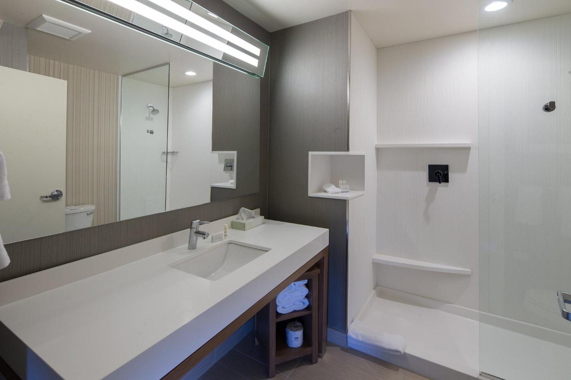 Courtyard Bay City Bagian luar foto