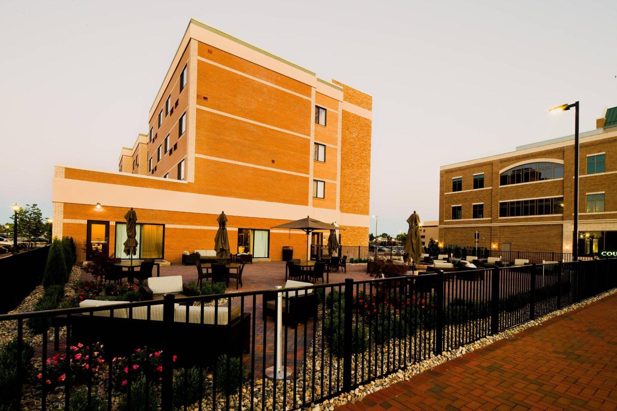 Courtyard Bay City Bagian luar foto