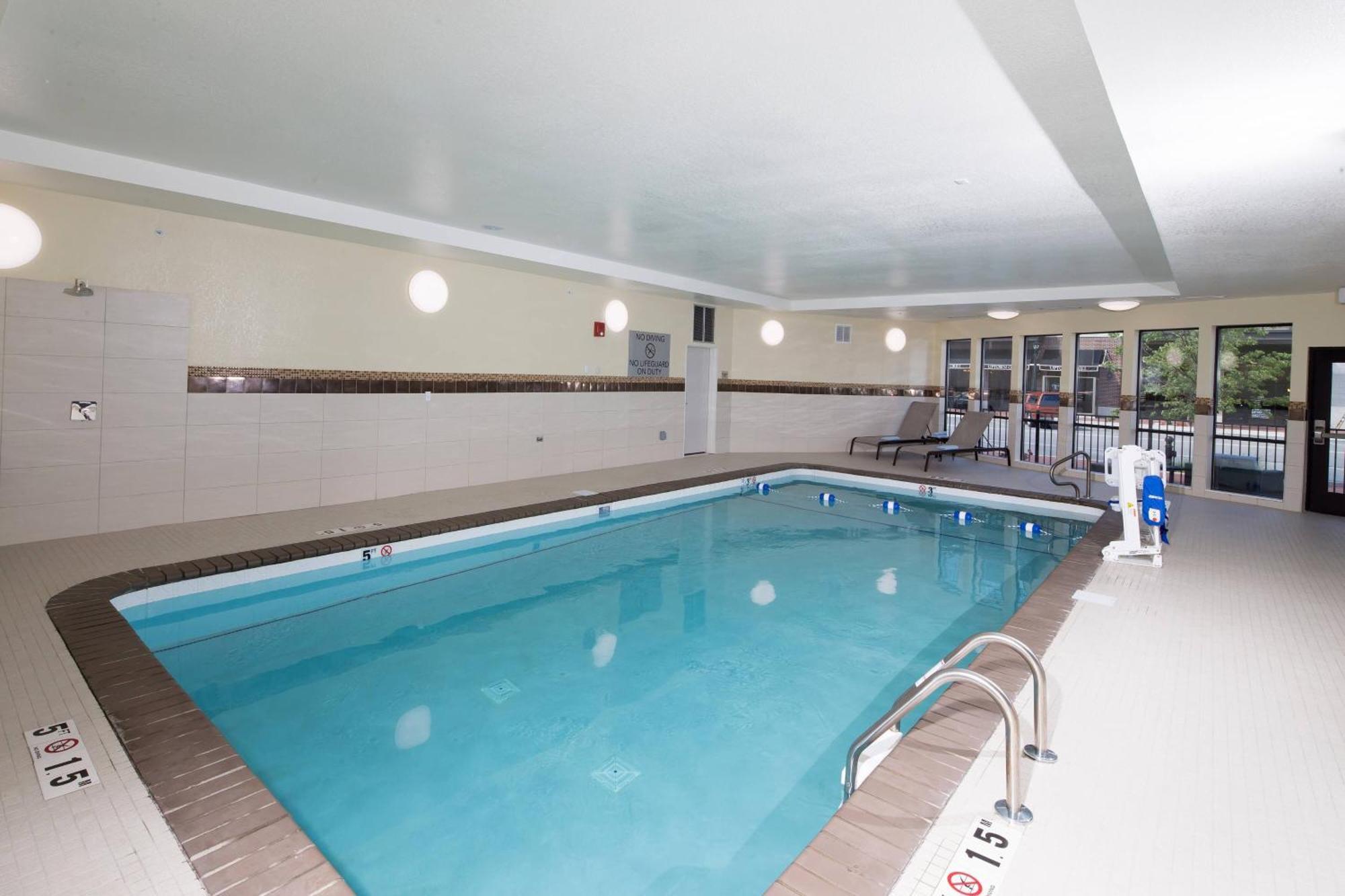 Courtyard Bay City Bagian luar foto