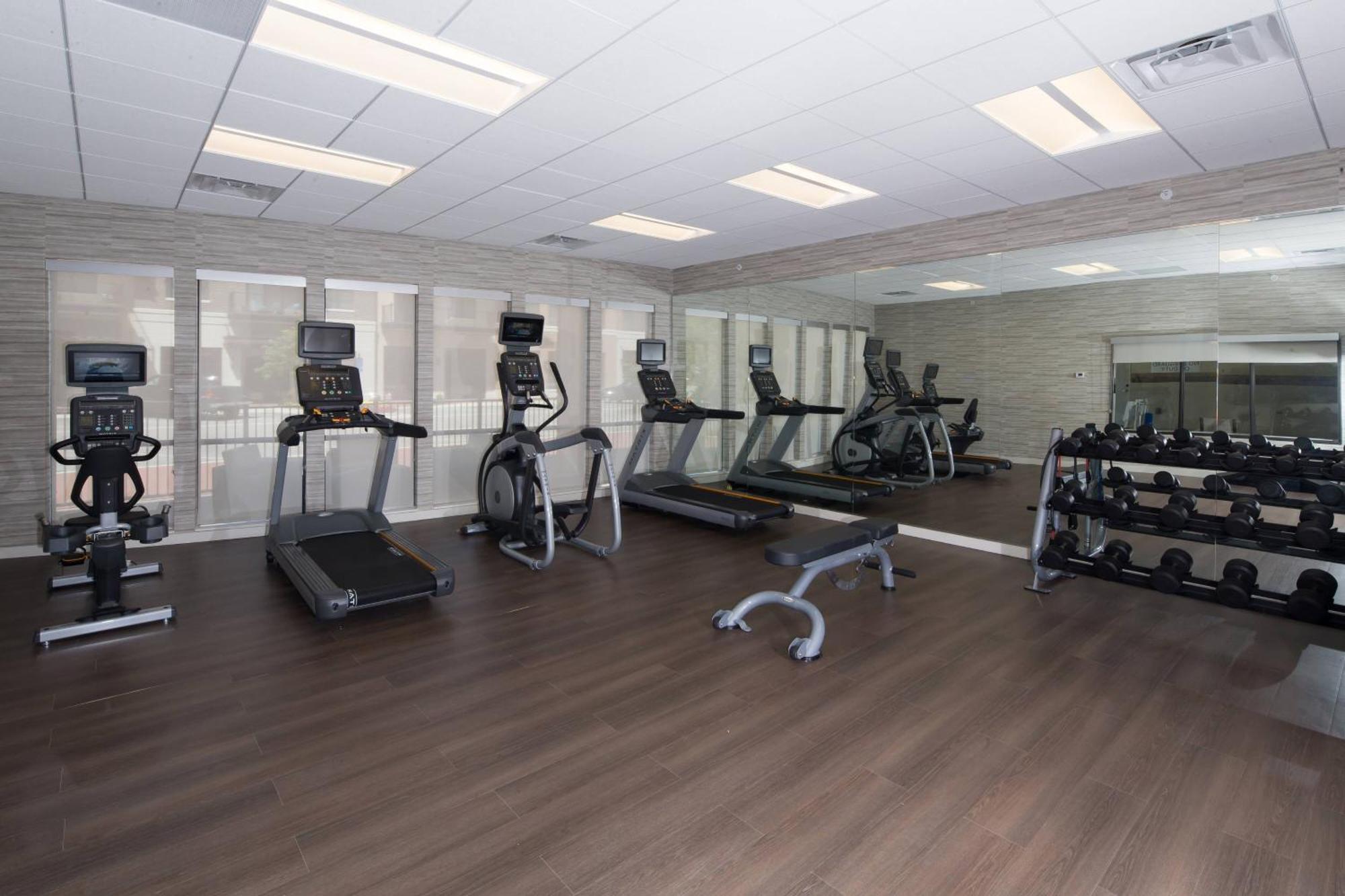 Courtyard Bay City Bagian luar foto