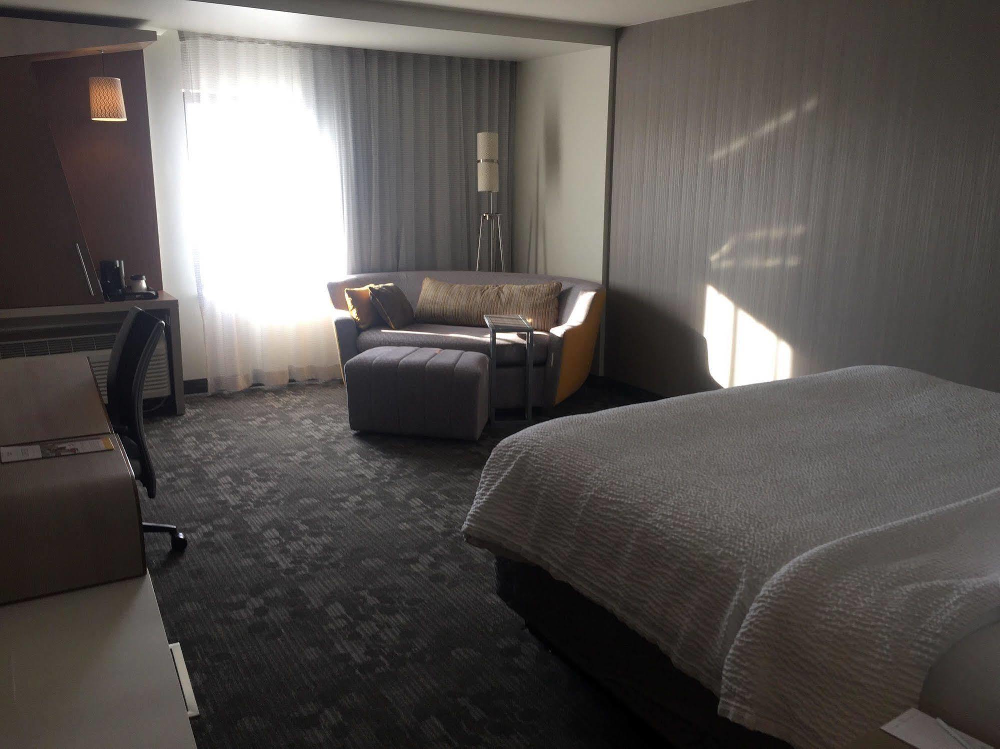 Courtyard Bay City Bagian luar foto